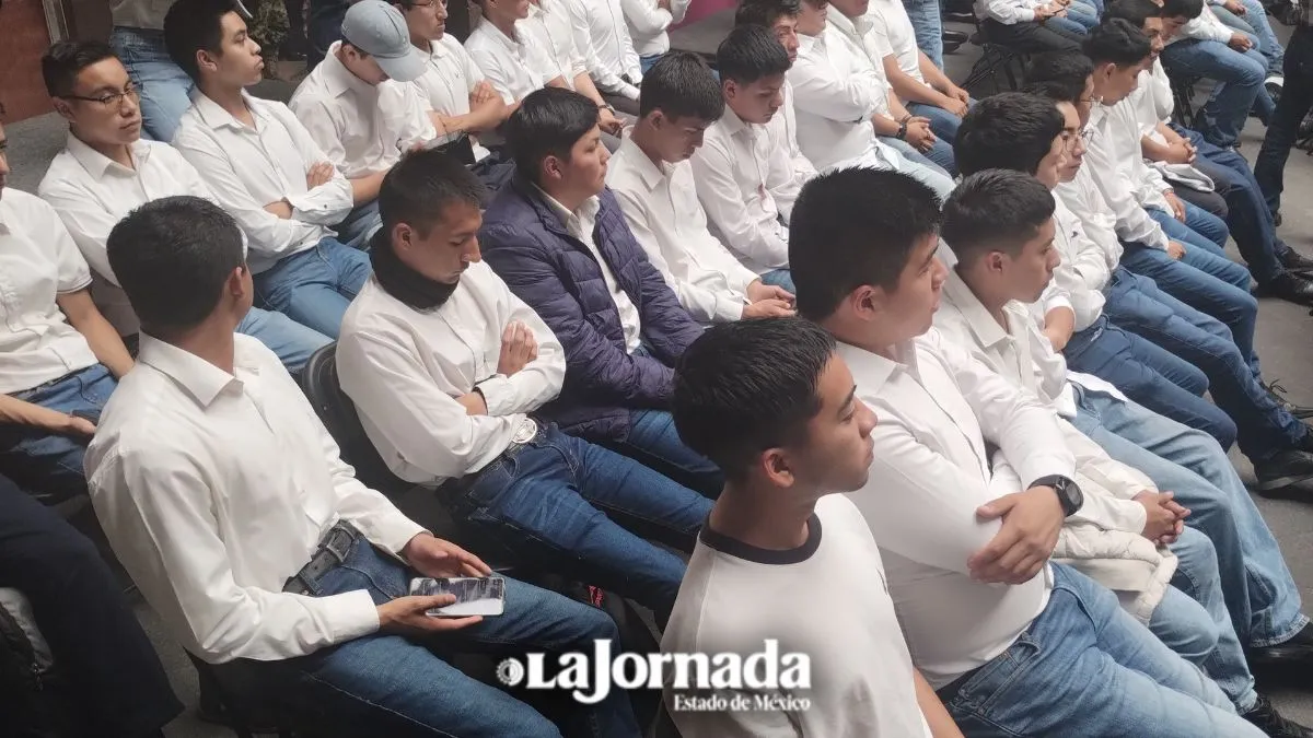 Toluca: Entregan Cartillas del Servicio Militar Nacional