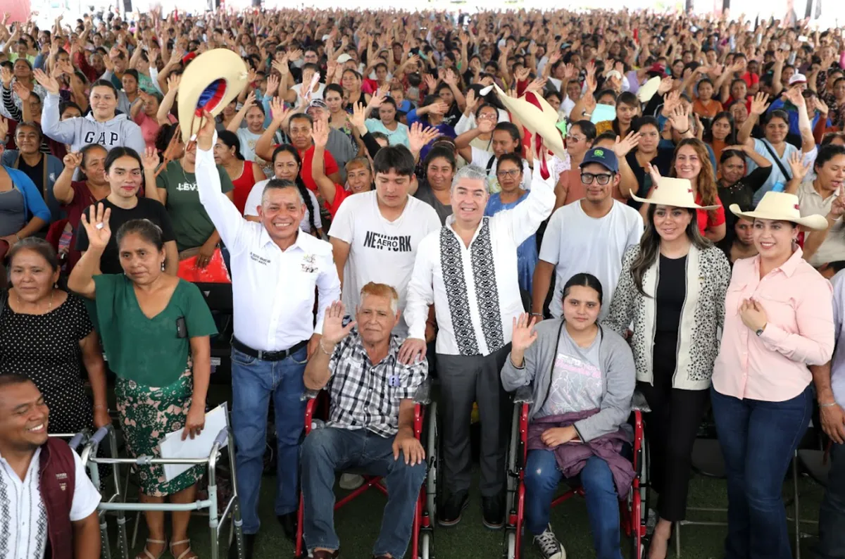 Entrega GEM tarjetas “Mujeres con Bienestar” en Tlatlaya