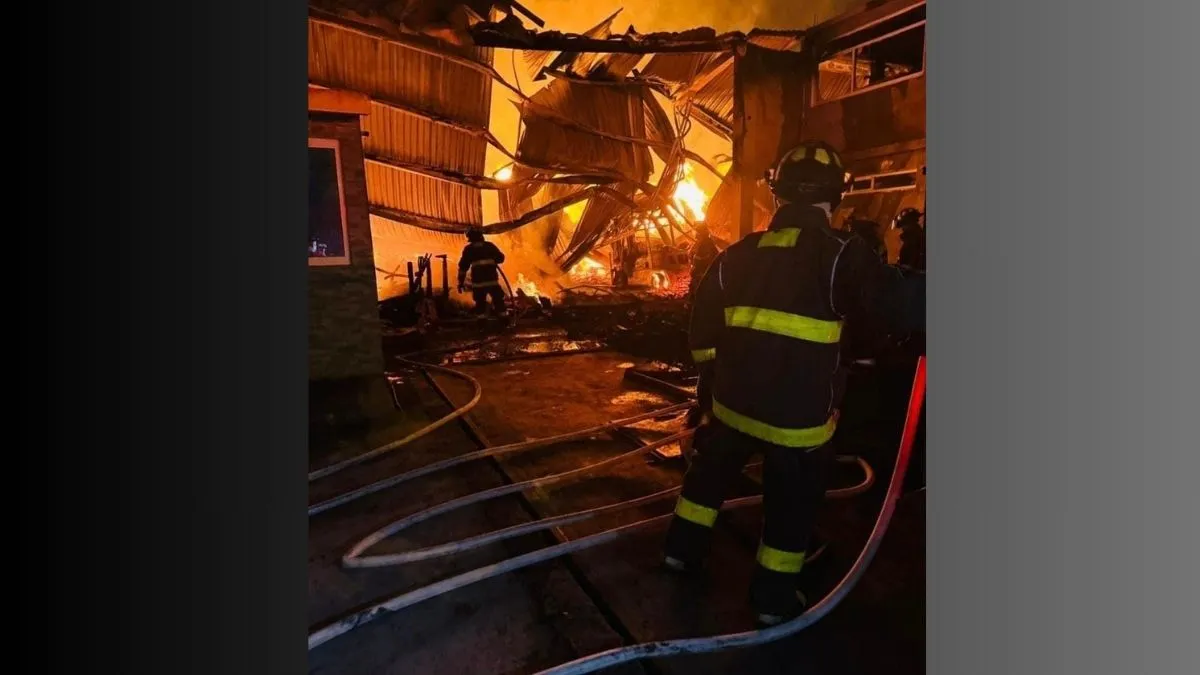 Toluca: Liquidan incendio en planta recicladora en San Cristóbal Huichochitlán
