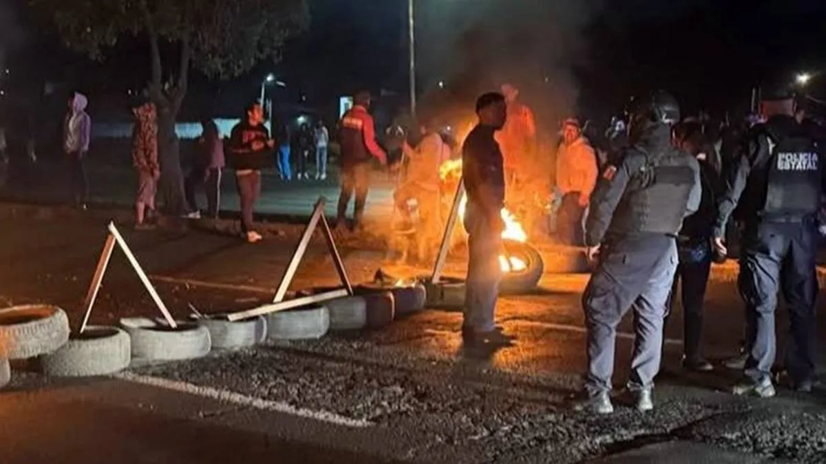 Bloquean la Toluca- Palmillas por atropellamiento de un joven
