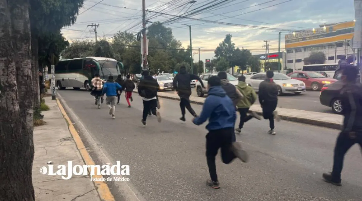 Acuerdan normalistas de Tenería detener acciones contra el SEIEM