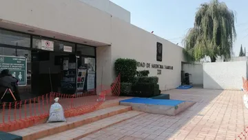 Adultos mayores denuncian malos tratos en clínica 231 del IMSS