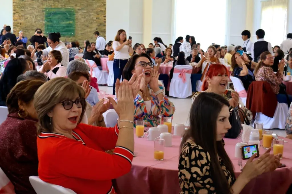 Anuncia Fernando Flores la próxima apertura de clínica de salud gratuita en Las Marinas de Metepec