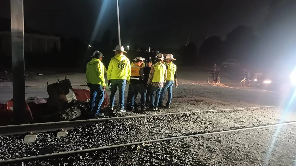 Tultepec: Vecinos inconformes por cierre de pasos en pruebas de electrificación del Suburbano