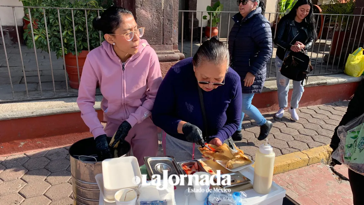 Festejan con tamales de xoconostle y atole de pirul o mezcal en Otumba