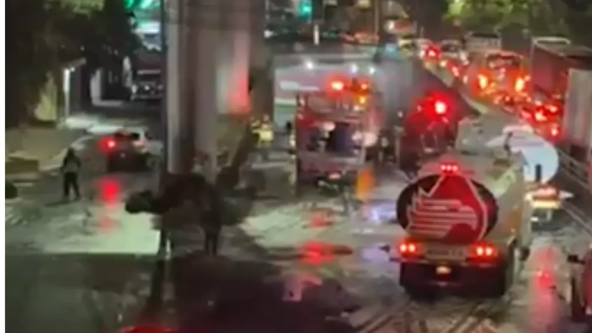 Continúan labores para restablecer circulación en Anillo Periférico tras volcadura