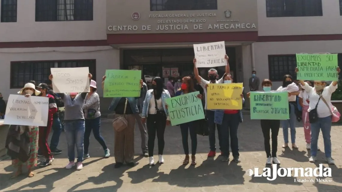 Acusan a policías de Chalco de detención arbitraria de un docente