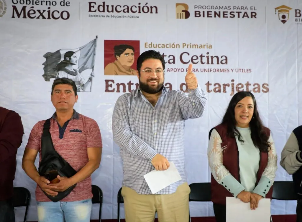 Isaac Montoya inicia entrega de treinta y seis mil Becas Rita Cetina en Naucalpan