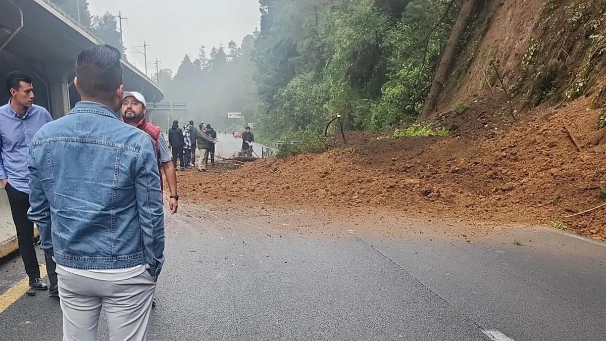Deslave en la autopista México-Toluca provoca cierre en dirección a la CDMX
