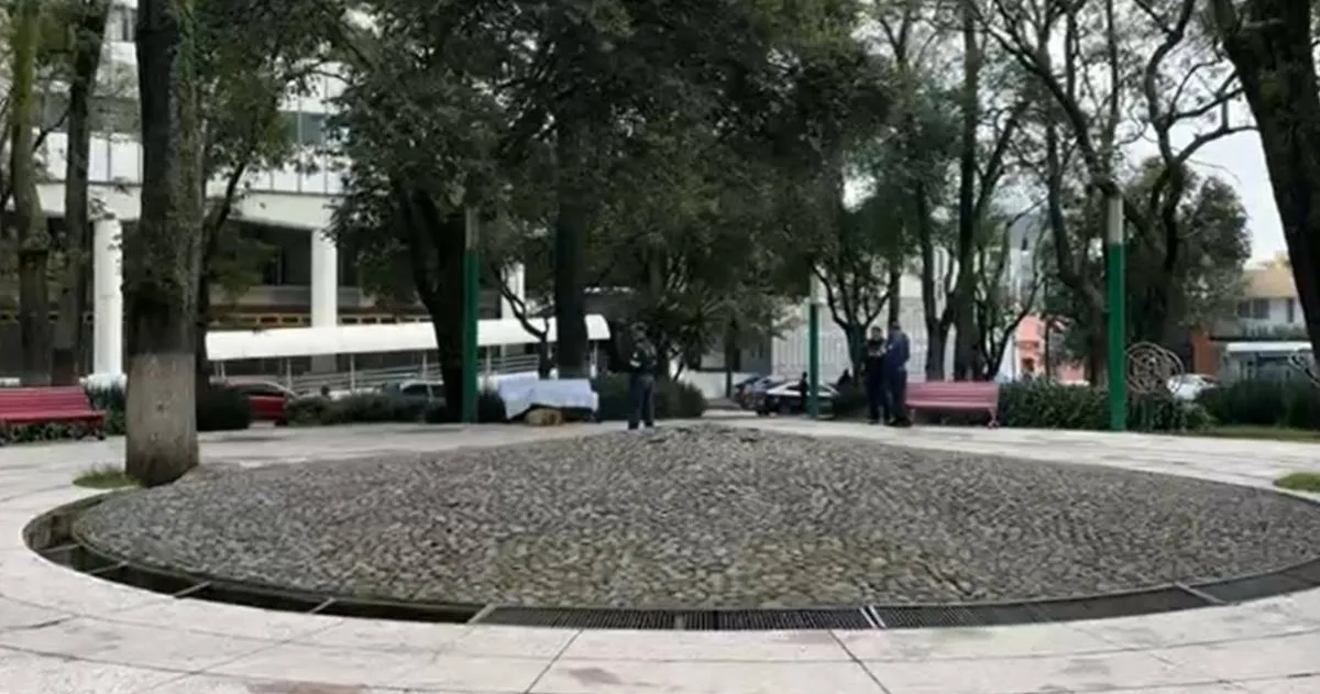 Muere indigente en la Alameda Central de Toluca