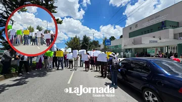 Trabajadores del Hospital Mónica Pretelini en Toluca exigen que les regularicen pagos quincenales 