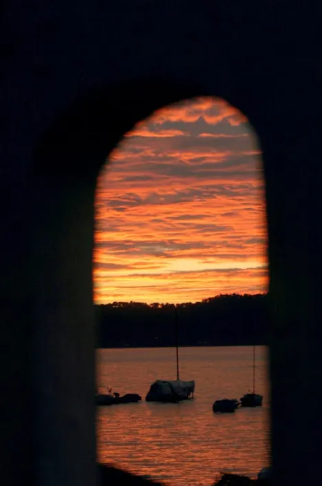El Espejo de lo que Somos: Un Atardecer en Valle