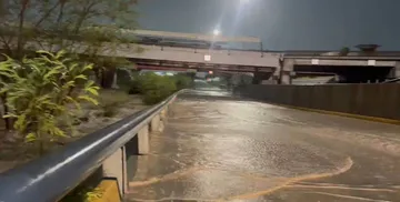 Dicho temporal provocó que hoy al rededor de las 03:00 horas un hombre recibiera una fuerte descarga eléctrica en el municipio periférico de El Carmen en Nuevo León. Foto: Captura