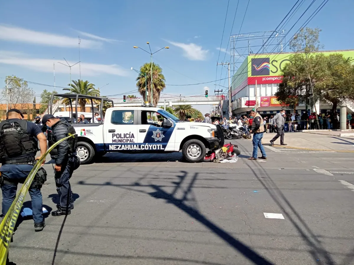 Videos: Motociclista muere atropellado por patrulla municipal de Nezahualcóyotl