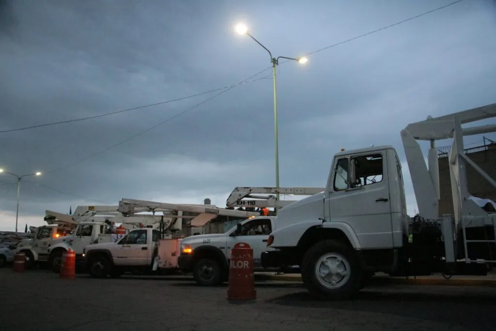 Azucena Cisneros pone en marcha gran campaña de iluminación en Ecatepec