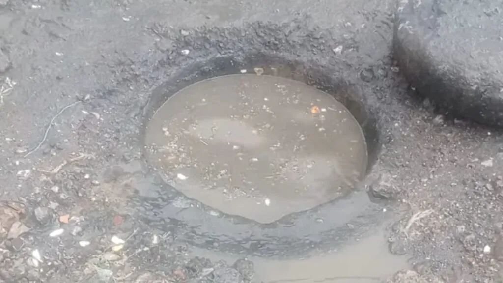 Lluvias y tránsito pesado causan daños en calles de Chalco