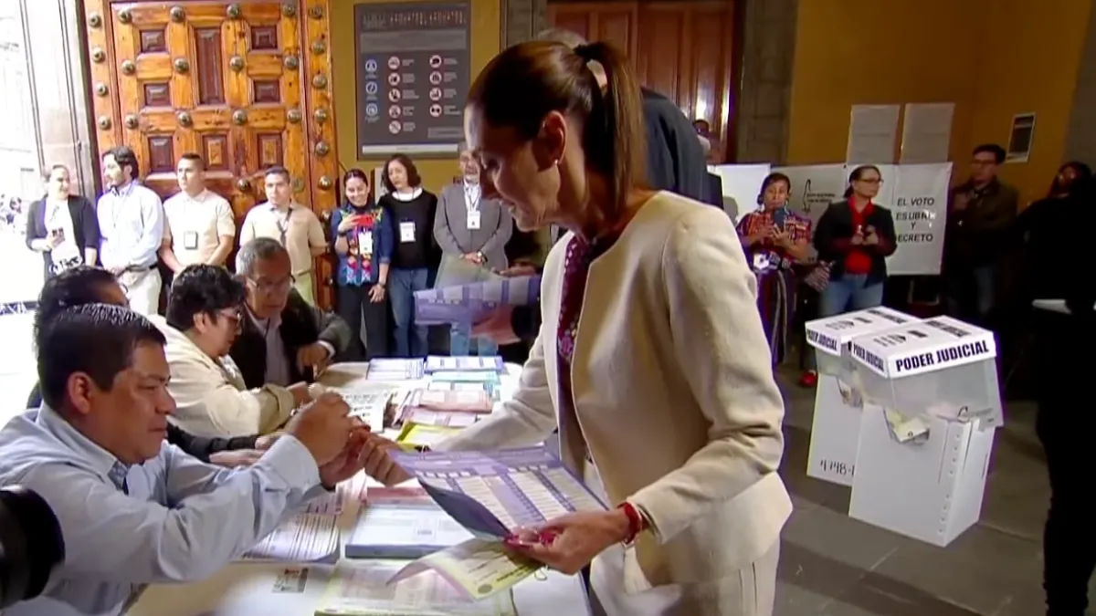 “Viva la democracia”: Sheinbaum emite su voto para la Elección Judicial 2025