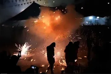 Reportan un deceso por explosión de pirotecnia en Tianguistenco