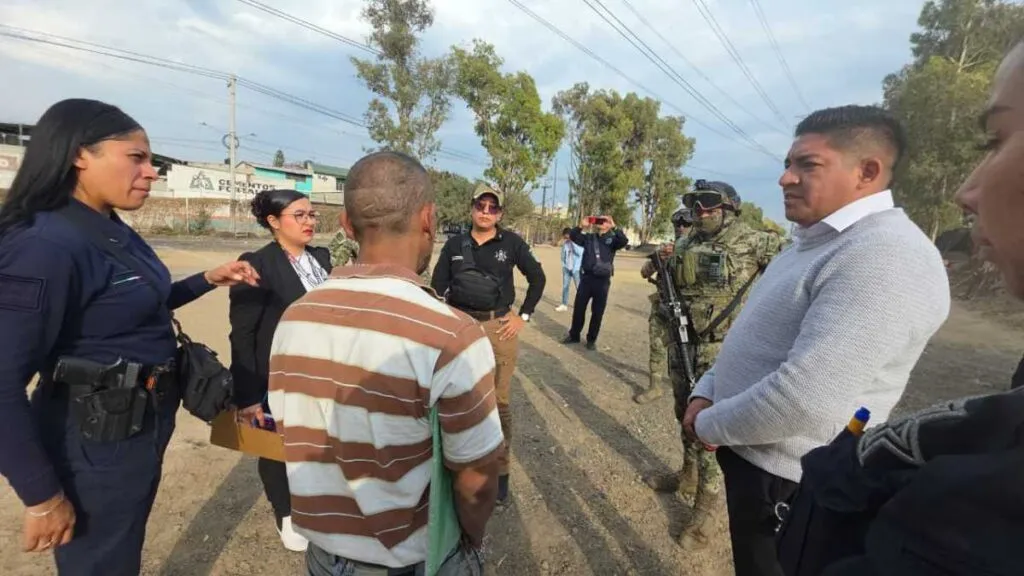 Bebé abandonado en una choza de lámina es rescatado en Ecatepec