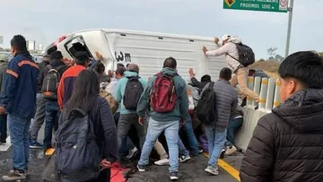 Autopista Toluca-Naucalpan continúa parcialmente cerrada tras accidente