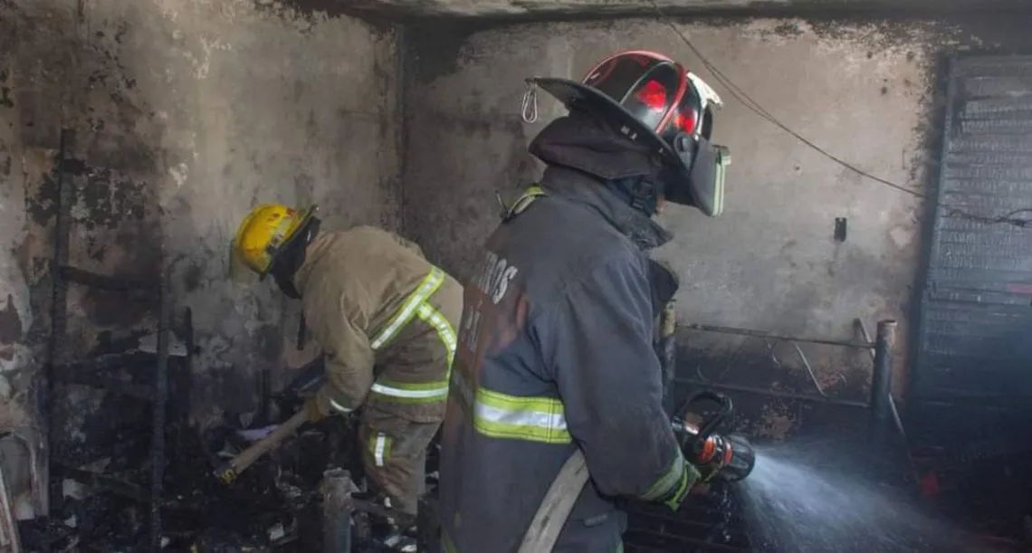 Atizapán: Protección Civil y Bomberos sofocan incendio en Las Águilas