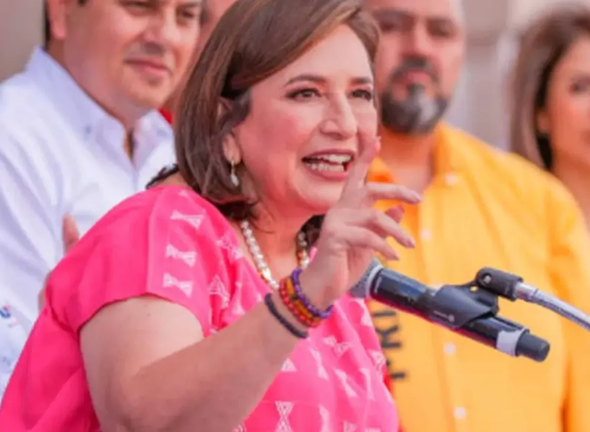 Xóchitl Gálvez ofrece dignificar al Ejército