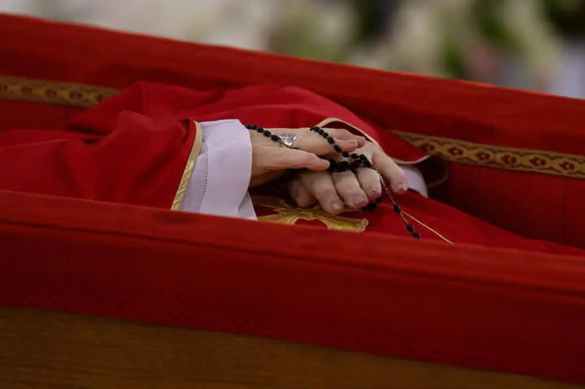 Publican primeras imágenes del cuerpo del Papa Francisco [FOTOS]