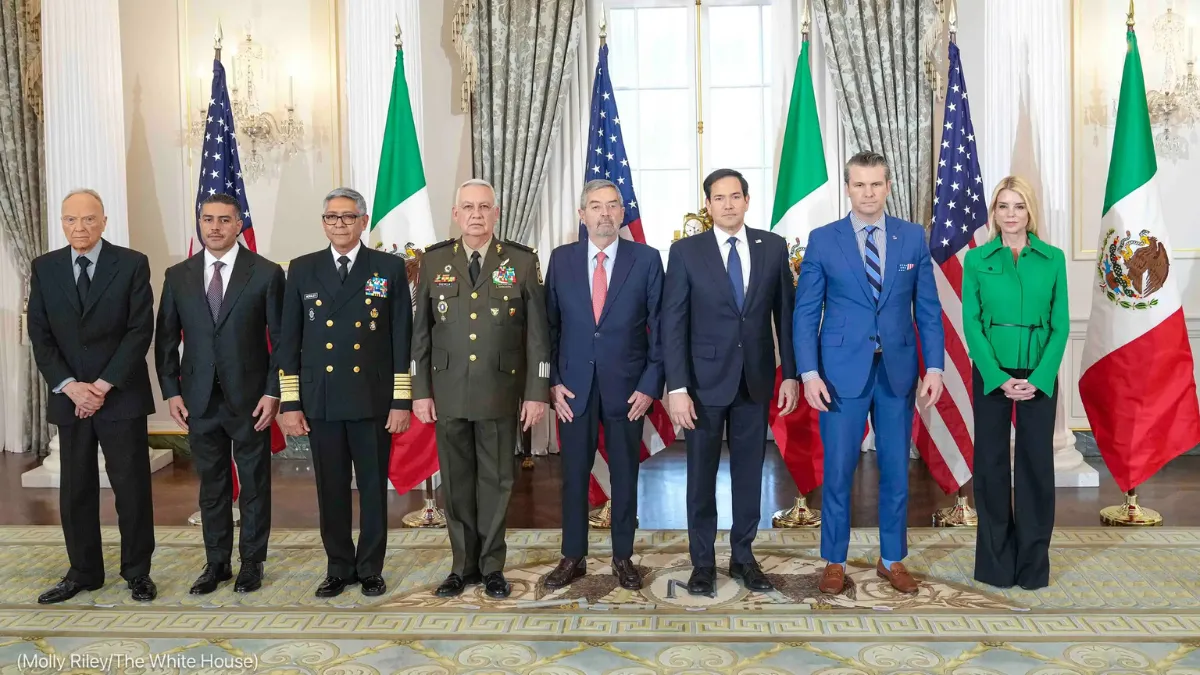 La delegación mexicana estuvo encabezada por el secretario de Relaciones Exteriores, Juan Ramón de la Fuente, y contó con la participación de los titulares de SSPC, Defensa, Marina y FGR.