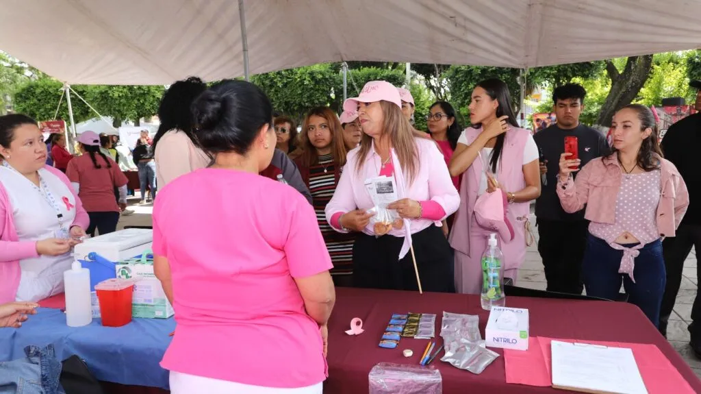 Refuerza Juanita Carrillo, la concientización y la prevención en la lucha contra el cáncer de mamá