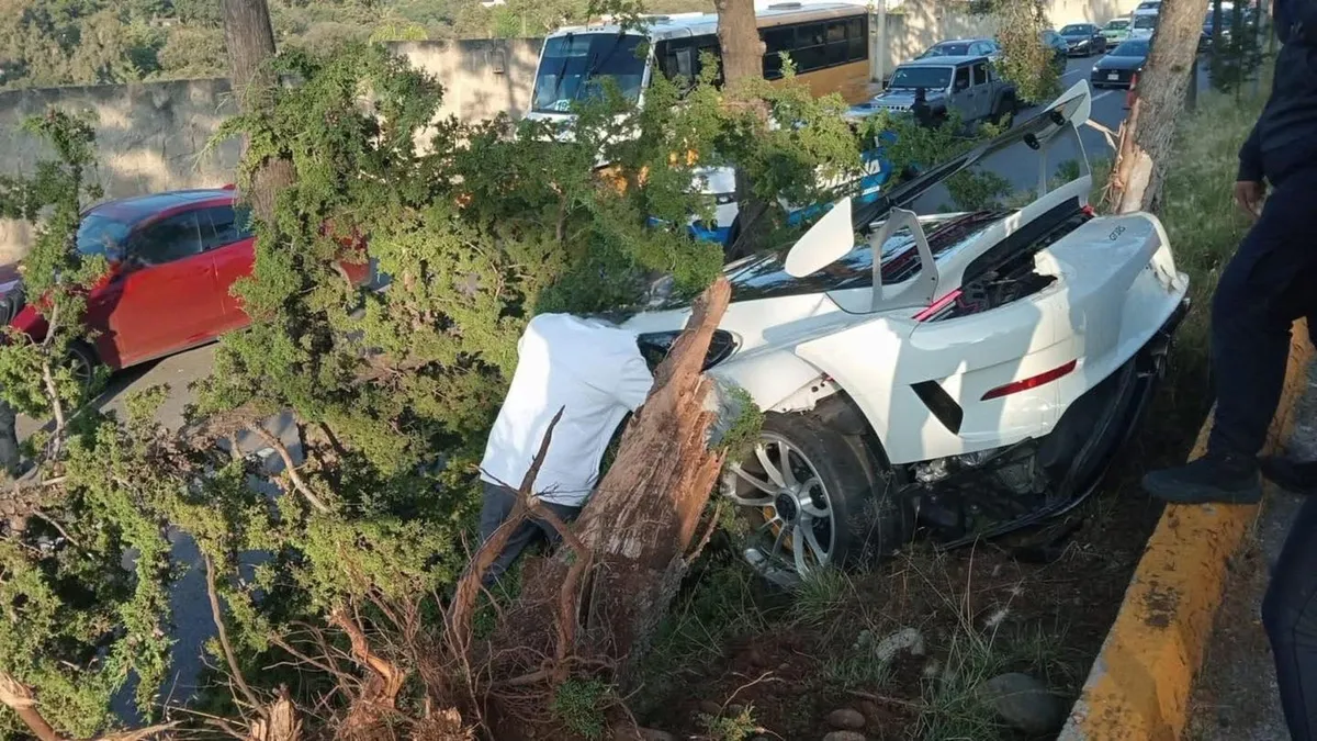 Porsche valuado en más de 4 millones se estrella en Atizapán