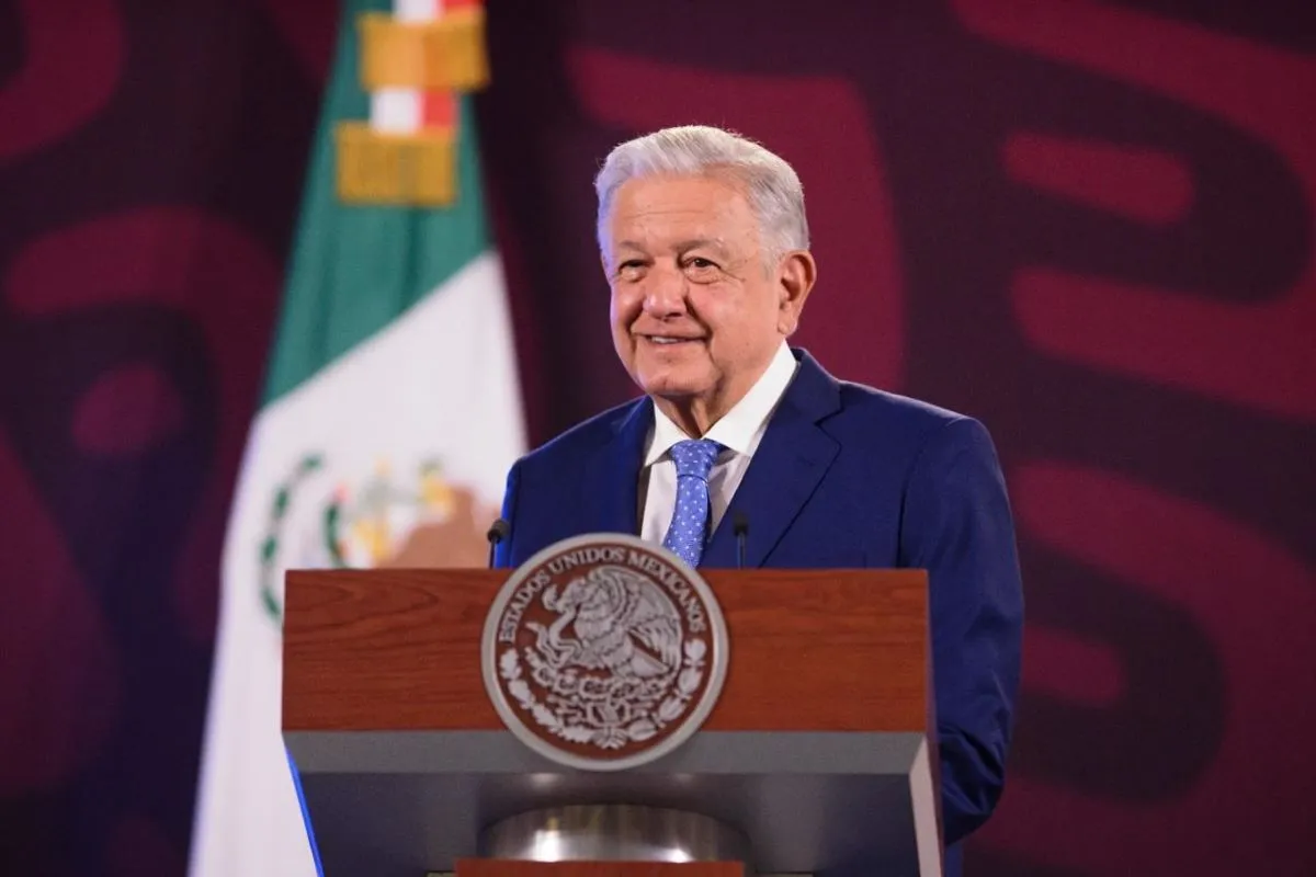 El presidente Andrés Manuel López Obrador consideró que el ataque de un grupo de presuntos maestros y estudiantes normalista de Ayotzinapa fue con afán de provocar para ver si el gobierno actuaba con represión y tuvieran argumentos de acusarlos por este tema en vísperas de elecciones. Foto: Presidencia.