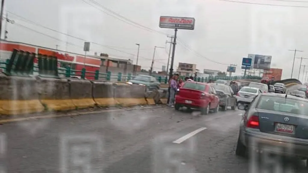 Varios accidentes en Paseo Tollocan dirección CDMX