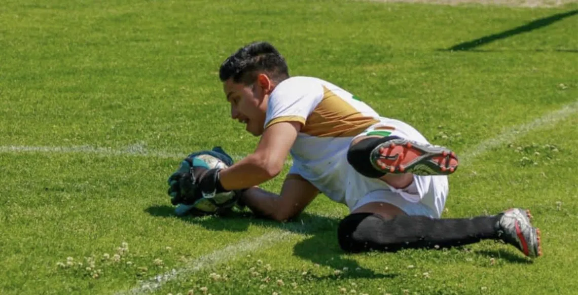 De pensar en retirarse a pelear por un lugar en la selección de futbol de playa