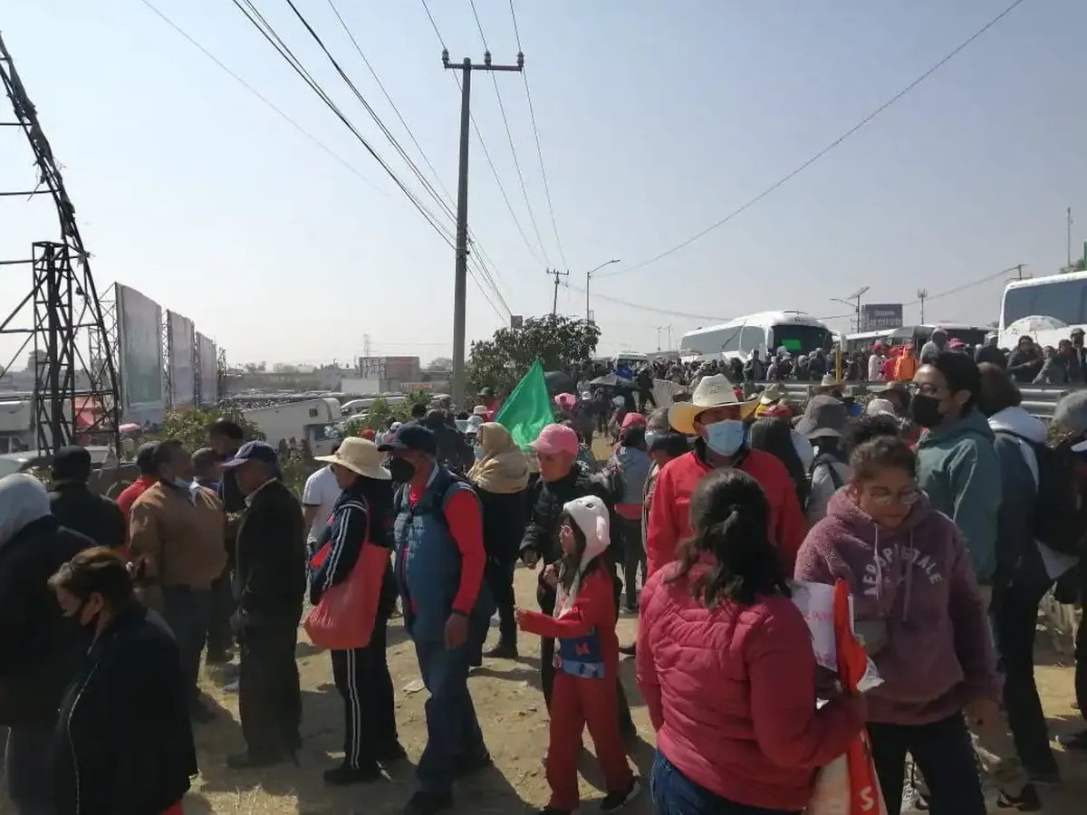 simpatizantes-de-delfina-gomez-y-alejandra-del-moral-colapsan-accesos-a-texcoco