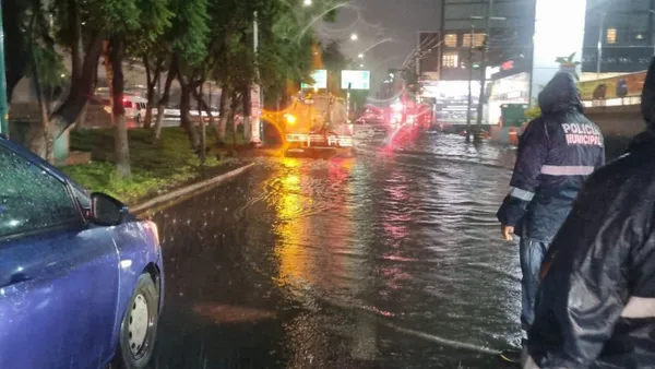 Lluvias generan encharcamientos en el Valle de México