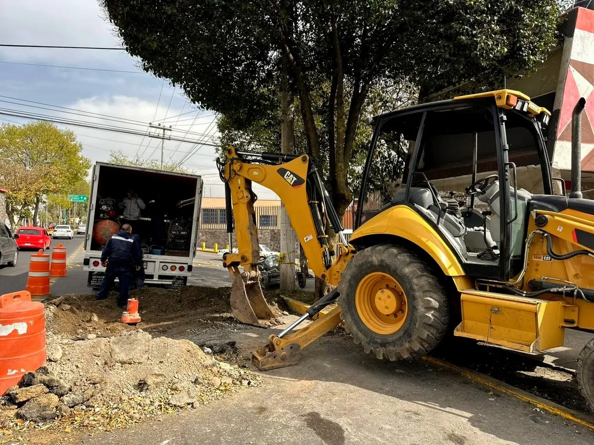 Fuga de agua potable en Toluca reduce el servicio en la zona oriente y sur