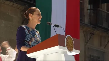 Sheinbaum da discurso en asamblea en el Zócalo de la CDMX