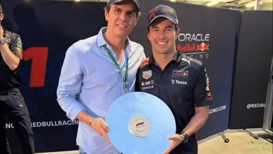 Diputado Juan Carlos Valladares y Sergio Checo Pérez en avión privado hacia Japón.