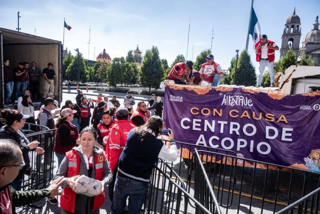 Reúne comunidad toluqueña y visitantes 10 toneladas de víveres en apoyo a familias afectadas