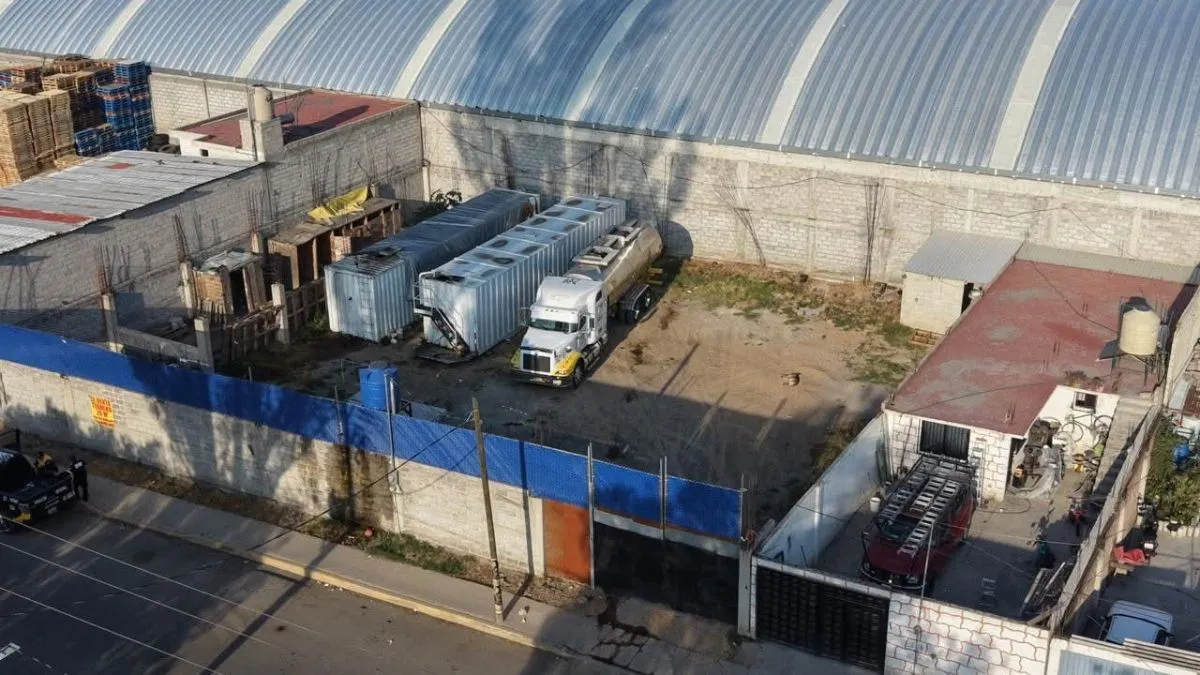 Aseguran predio donde presuntamente se almacenaba huachicol, en Tultepec