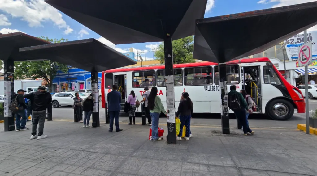 Las calles de Toluca no olvidan: Crónica de los postes de búsqueda en el centro