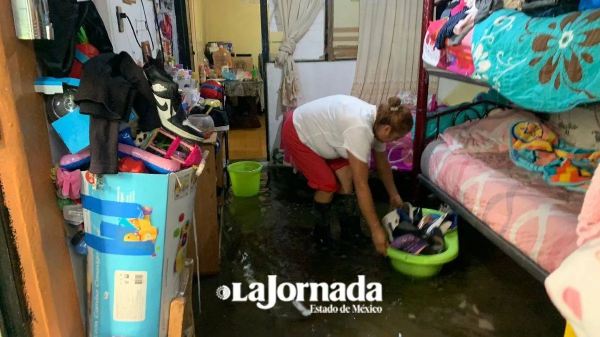 Ecatepec: Lluvia deja viviendas inundadas, el nivel de agua alcanza hasta 60 centímetros