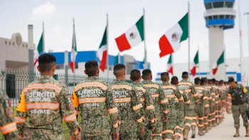 Personal mexicano de rescate despliega ayuda humanitaria en zonas afectadas por los sismos en Venezuela.