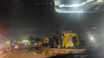 Se exhorta a los conductores a tomar vías alternas y reducir la velocidad al aproximarse al área del accidente para evitar más incidentes.