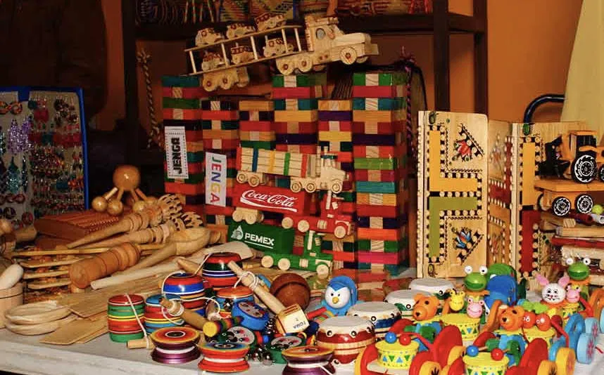 Artesanos del juguete luchan contra la industria