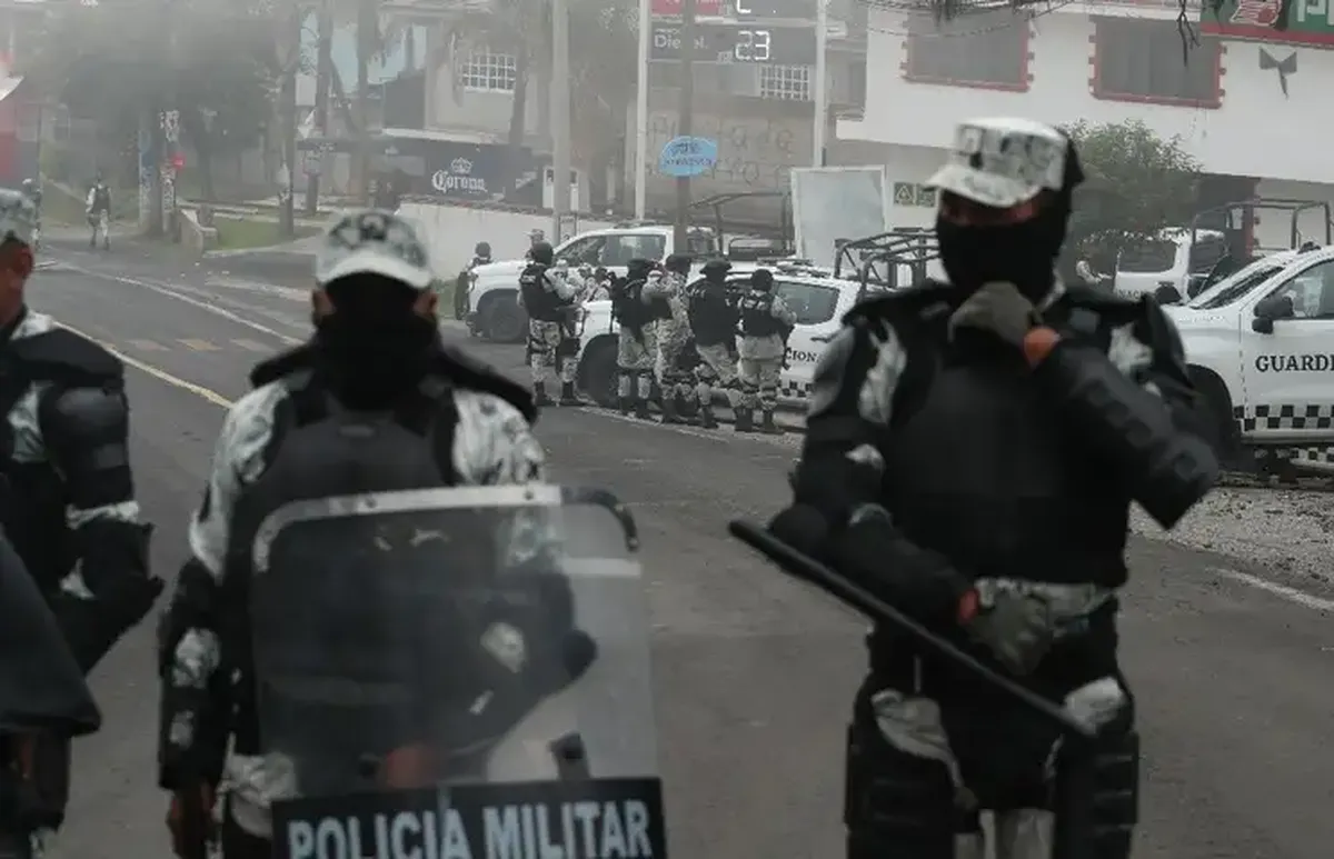 Alrededor de 800 elementos se desplazaron hoy por la mañana de Comitán hacia Frontera Comalapa, así lo informaron autoridades estatales y federales. Foto: La Jornada