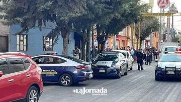 (VIDEO) Matan a dos hombres afuera de una tienda en la colonia El Seminario en Toluca