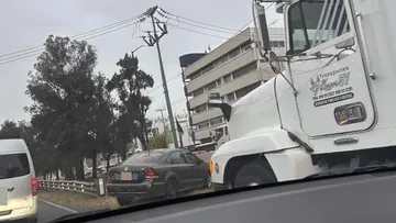 Autoridades de tránsito y servicios de emergencia ya se encuentran en la zona para atender la situación.
