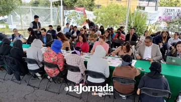 UAEMéx: Enjambre condiciona acceso a cambio de modificar nombre de edificio de rectoría