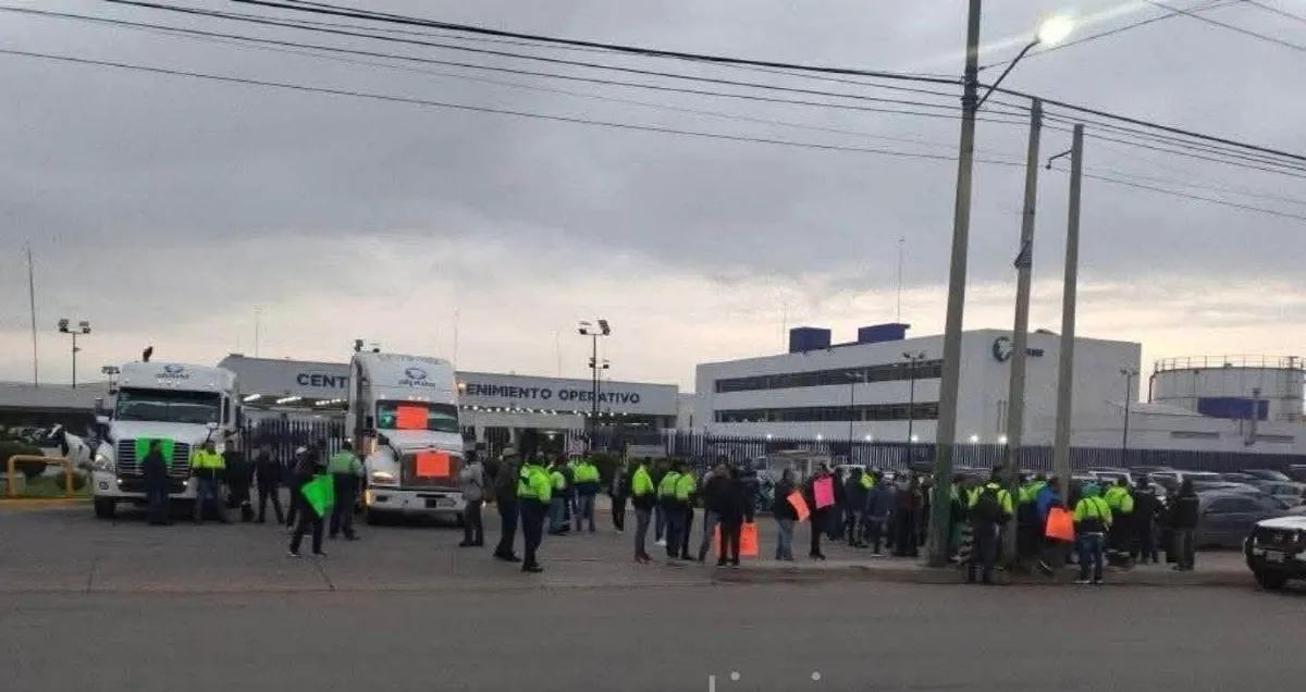 Trabajadores bloquean vialidades principales en Cuautitlán Izcalli